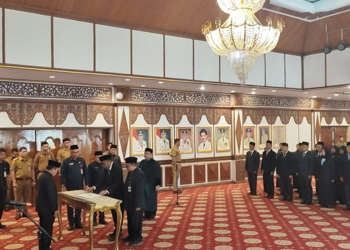 Gubernur Al Haris Lantik 31 Kepala Sekolah SMAN/SMKN Lingkup Pemprov Jambi