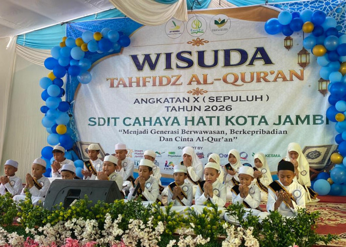 Haru dan Bangga! Wisuda Tahfidz SDIT Cahaya Hati Jambi Lahirkan Generasi Qur’ani