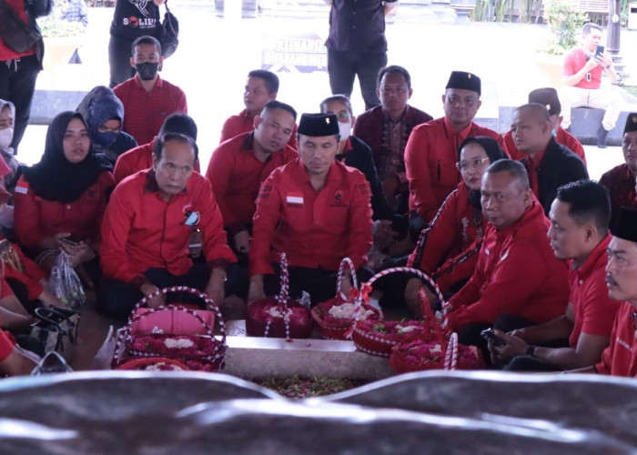 Mengingat Kembali Jasa Pendiri Bangsa, Edi Purwanto Boyong  Pengurus PDIP Jambi Ziarah Ke Makam Bung Karno