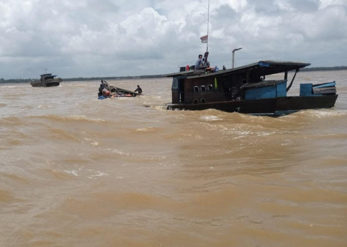 Kapal Motor Muatan Sawit Tenggelam di Perairan Air Hitam Laut