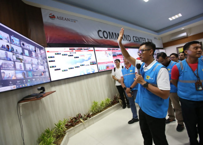 Siaga KTT ASEAN, Dirut PLN Kawal Langsung Sistem Kelistrikan Lewat Command Center di Labuan Bajo