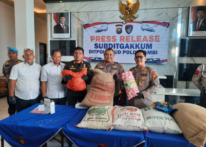 Korpolairud dan Ditpolairud Polda Jambi Amankan Kapal Bermuatan Sembako Ilegal