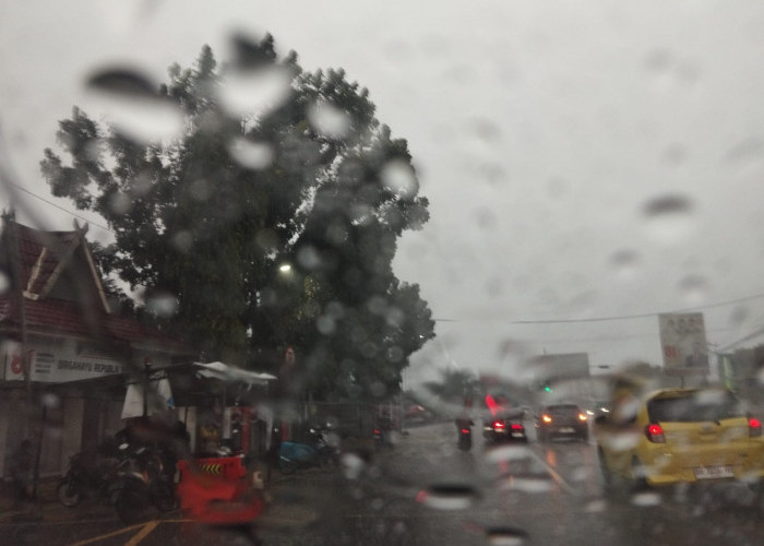 Alhamdulillah!! Setelah Hampir Dua Bulan Kemarau, Kota Jambi Akhirnya Diguyur Hujan