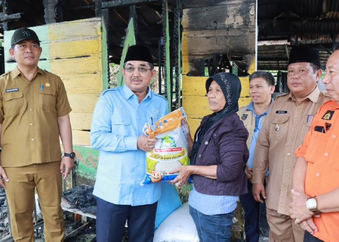 Bupati Anwar Sadat Salurkan Bantuan untuk 918 KK Terdampak Banjir di Empat Kecamatan