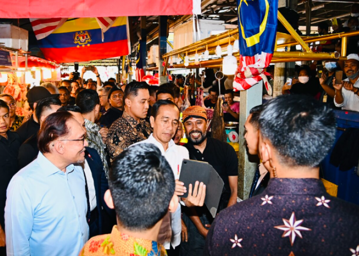 PM Malaysia Ternyata Kewalahan dengan Blusukan Jokowi, Pedagang Chow Kit: Aku Jowo Pak!
