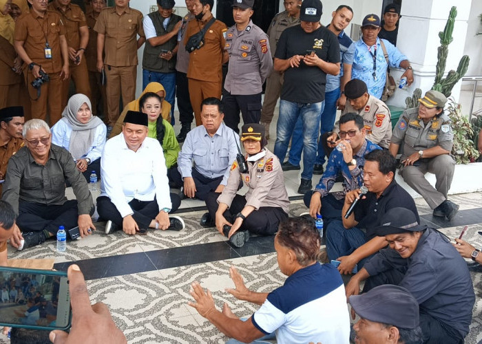 Massa Desak DPRD Gunakan Hak Angket, Terkait Kebijakan Sampah Kota Jambi