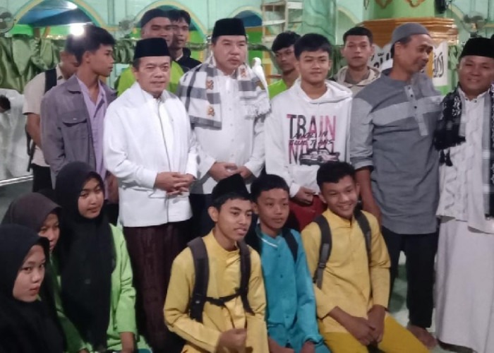 Pj Bupati Dampingi Gubernur Subuh Jemaah di Kungkai