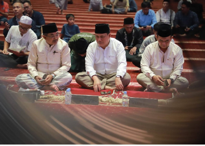 Bupati Anwar Sadat Isi Tausiah Ramadan di Masjid Istiqlal, Tema 'Shalat, Bahasa Cinta Hamba dengan Tuhannya'