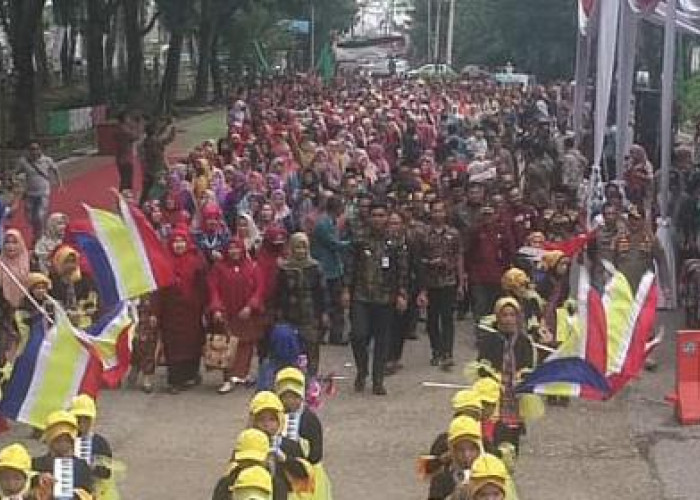 Parade Batik Merangin Sumbang Rekor MURI