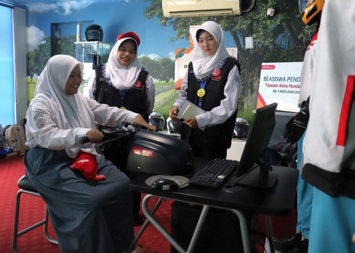 Duta Safety Riding Peroleh Beasiswa Pendidikan dari Yayasan AHM