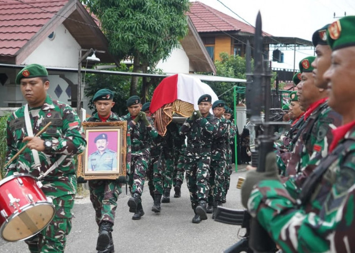 Danrem 042/Gapu Pimpin Pemakaman Militer Alm Kolonel Inf (Purn) Sutrisno, Dedikasi Dikenang Sepanjang Masa