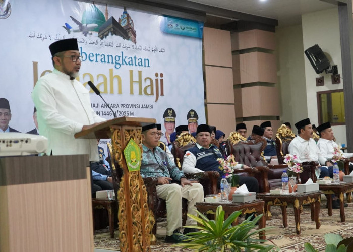 Lepas JCH Kloter 18 Asal Kerinci dan Merangin, Pesan Sekda Sudirman: Kondisikan Diri Tingkatkan Kesabaran