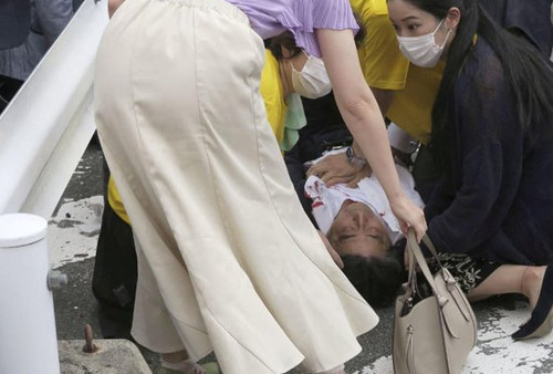 BREAKING NEWS: Mantan PM Jepang Shinzo Abe Ditembak dari Belakang