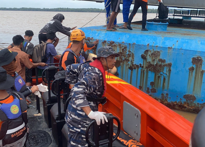 Tim SAR Gabungan Temukan Dua Nelayan Korban Kecelakaan Kapal di Perairan Kampung Laut