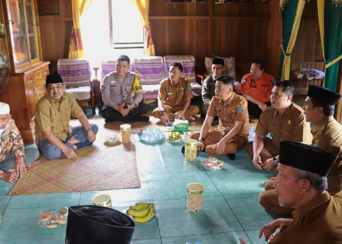 Bupati Anwar Sadat Tinjau Lokasi dan Salurkan Bantuan Korban Kebakaran di Desa Jati Mas