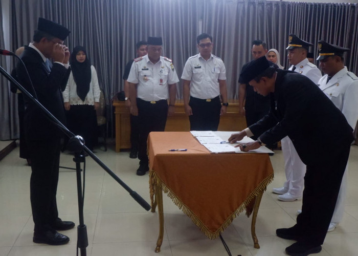 12 Pejabat Administrator Dilantik, Berikut Nama-Namanya.. 