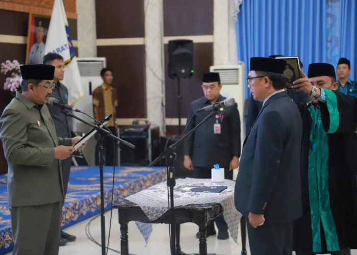 Bupati Tanjabbar Lantik dan Ambil Sumpah Jabatan Pejabat Sekretaris Daerah 