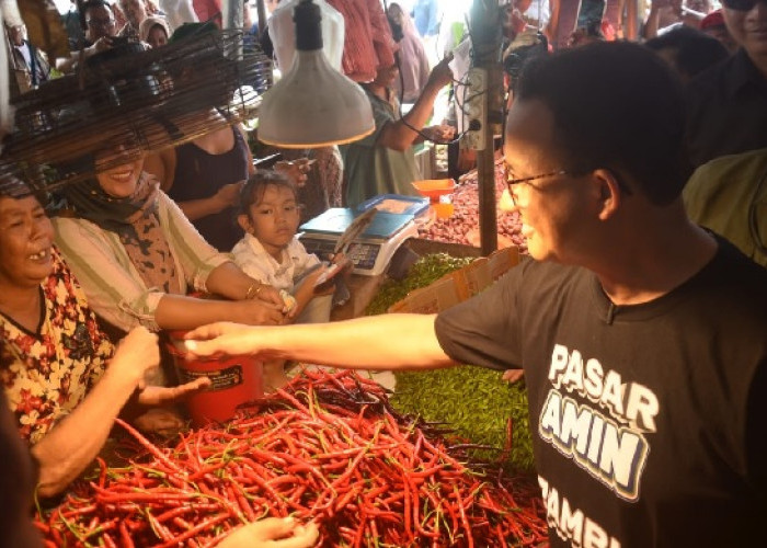 Kampanye di Jambi, Anies Temui Pedagang di Pasar Angso Duo