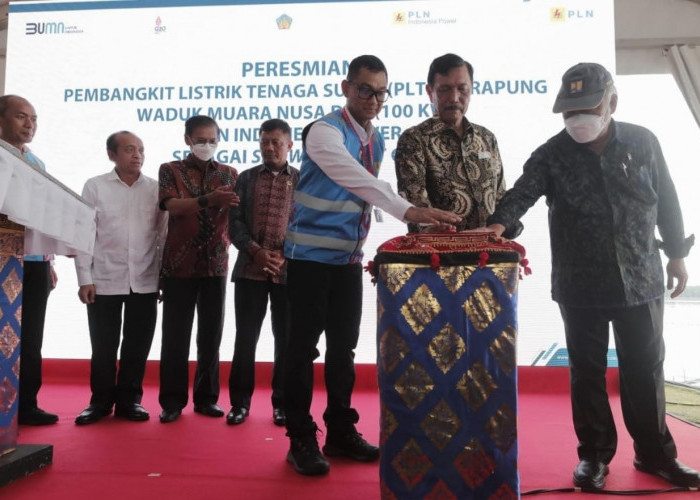 Jelang KTT G20, Menko Luhut Resmikan PLTS Terapung Milik PLN di Nusa Dua Bali 