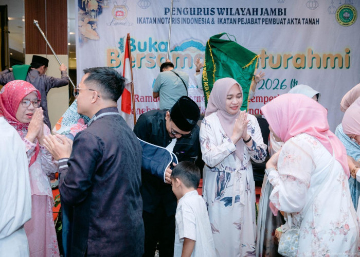 Pererat Silaturahmi, Kadiv Yankum Kanwil Kemenkum Jambi Hadiri Buka Bersama INI dan IPPAT Provinsi Jambi