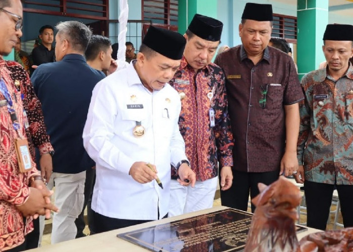 Pj Bupati Merangin Dampingi Gubernur Resmikan Gedung SMK 15