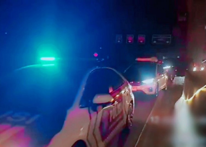 H-3 Lebaran, Petugas Terapkan Buka-Tutup 'Contraflow' di Jalan Tol Jakarta-Cikampek