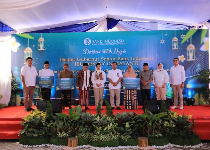 Destry Damayanti Serahkan dan Resmikan Program Sosial Bank Indonesia