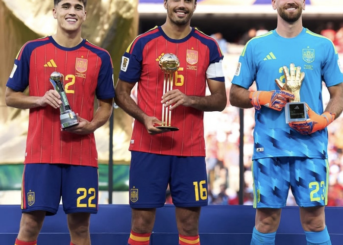 Tampil Genius Sepanjang Turnamen, Unai Simon Sabet Penghargaan Sarung Tangan Emas Piala Dunia 2026