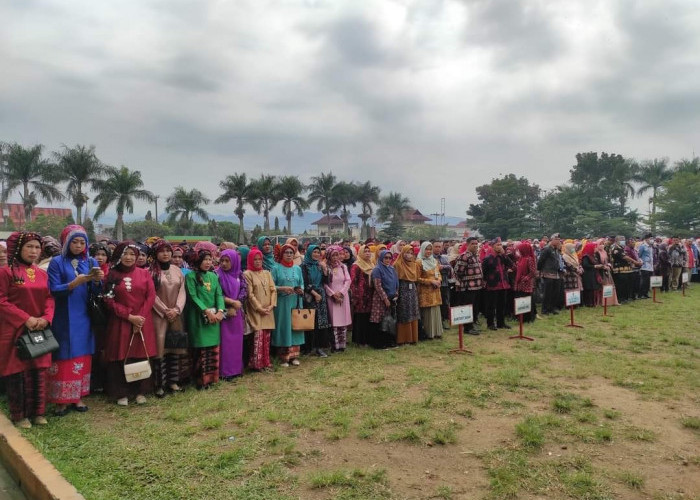 Peringatan Hari Batik Nasional, Ribuan ASN Kota Sungai Penuh Gelar Parade Batik 