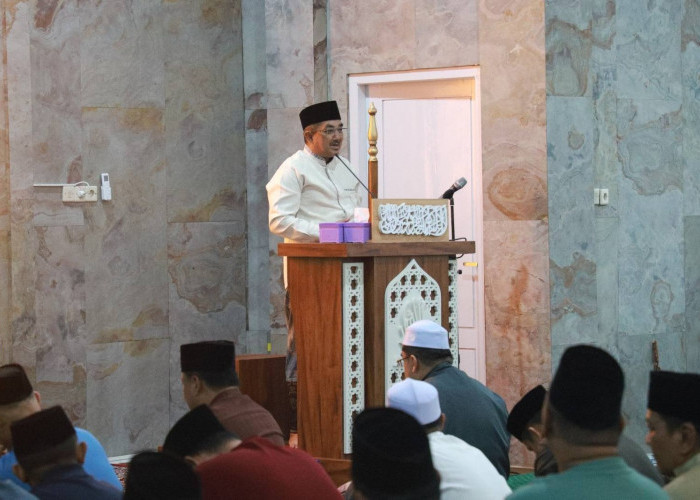 Bupati Anwar Sadat Laksanakan Tarawih Perdana Ramadhan 1447 H di Masjid Al Anwar Kuala Tungkal