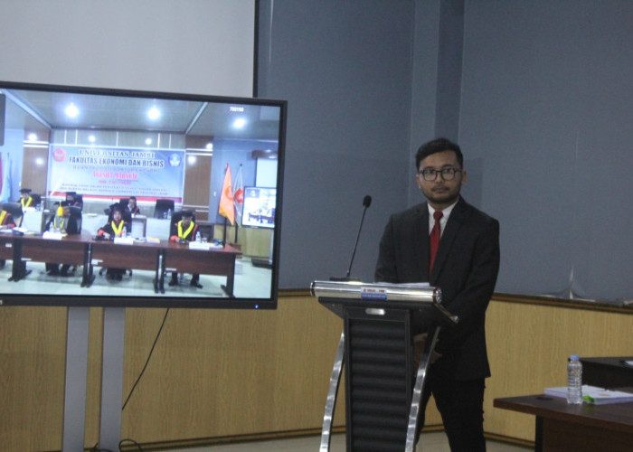 Angkat Disertasi e-Commerce bagi UMKM, Agesha Marsyaf Raih Gelar Doktor Ekonomi