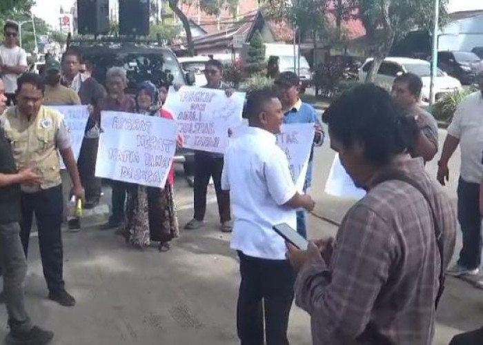 YLKI Jambi Gelar Aksi Demo di Mapolda Jambi, Desak Tindakan Tegas Terhadap Premanisme Debt Collector