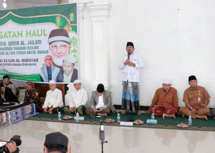 Bupati Tanjab Barat Hadiri Haul Syekh Abdul Qadir Al-Jailani di Bram Itam