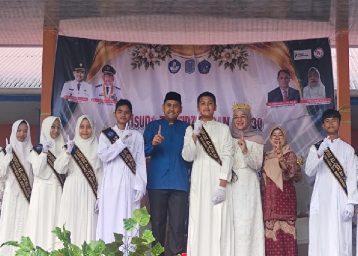 Bupati M. Syukur Haru dan Bangga, Sang Putra Turut Wisuda Tahfidz di SMPN 1 Merangin