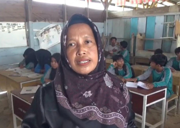 Potret Miris SDN 232 di Muaro Jambi, Belajar Bergantian di Gedung Rapuh