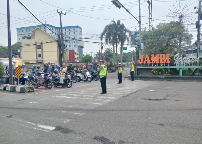 Peringatan Detik-Detik Proklamasi RI ke-81, Aktivitas Berkendara Dihentikan