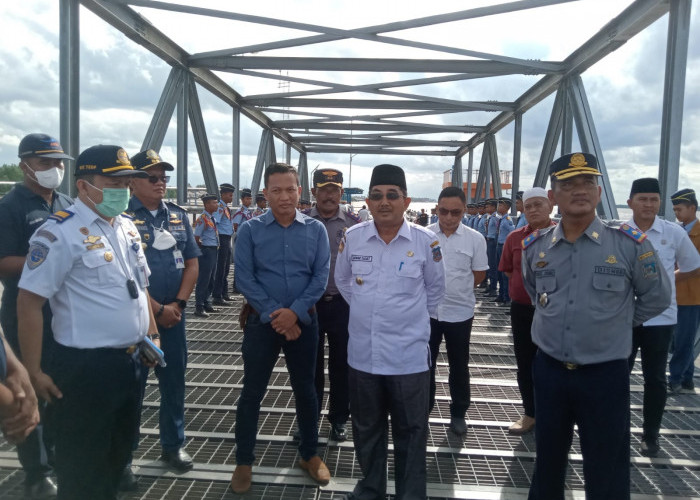 Bupati Anwar Sadat Tinjau Armada Kapal Baru Di Pelabuhan Roro Kualatungkal