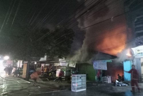 BREAKING NEWS: Sebuah Toko Laundry  di Simpang Kawat Terbakar