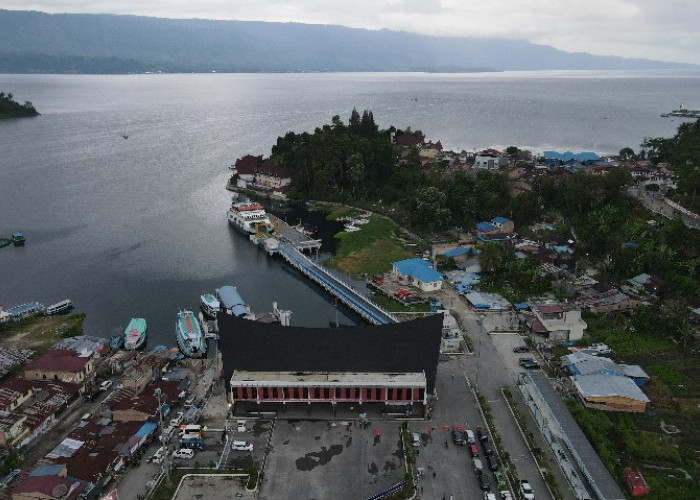 Libur Nataru 2024/2025, ASDP Catat Lebih dari 1.400 Unit Kendaraan Menyeberang Menuju Pulau Samosir