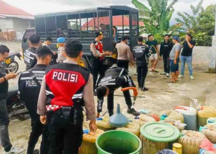 Aktivitas BBM Ilegal di Kerinci Diungkap, Gudang BBM Digrebek, 2  Pemasok dari Bayung Lincir Diringkus Polisi