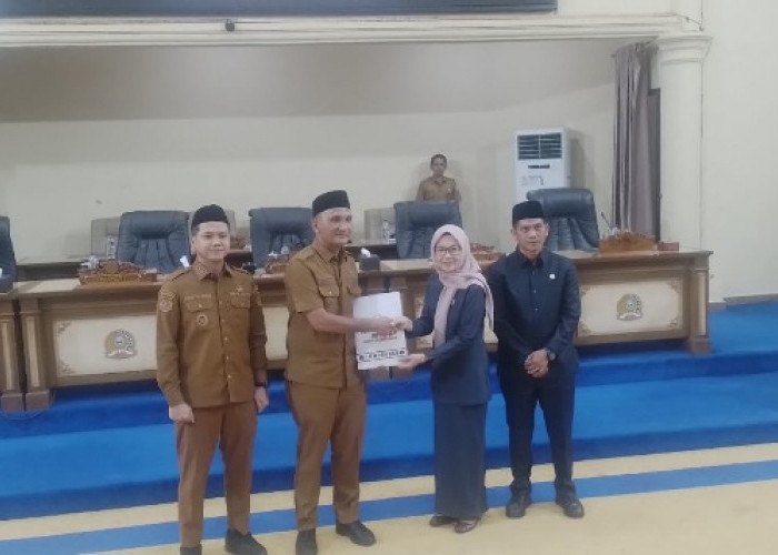 DPRD Sarolangun Gelar Rapat Paripurna, Delapan Fraksi Sampaikan Pandangan Umum LKPJ Bupati 2025