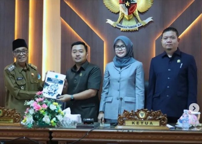Ketua DPRD Batanghari Rahmad Hasrofi Pimpin Rapat Paripurna Nota Pengantar Ranwal RPJMD Batanghari 2025-2029