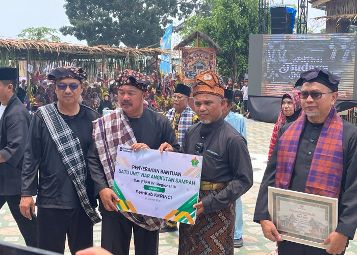 Peduli Budaya Bersih, PTPN IV Regional IV Bantu Mobil Angkut Sampah