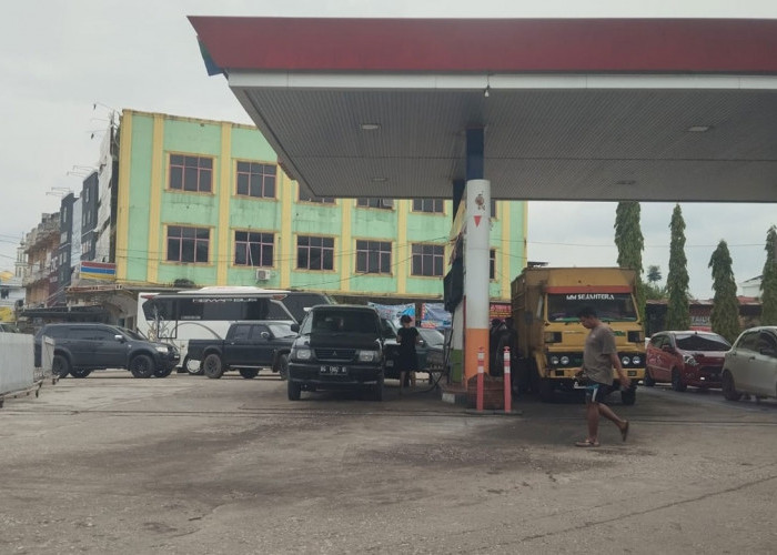 Antrean BBM Solar di SPBU Dalam Kota Jambi Semakin Menggila