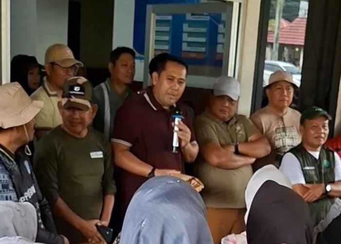 Bupati M. Syukur Sumbangkan Enam Bulan Gaji untuk Perangi Sampah