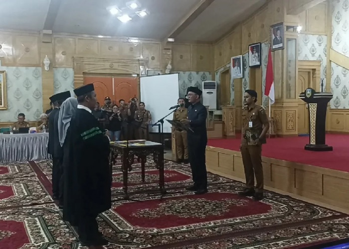 Bupati Hurmin Lantik Tiga Pejabat di Lingkup Pemkab Sarolangun dan 57 Kepsek, Berikut Nama-Namanya