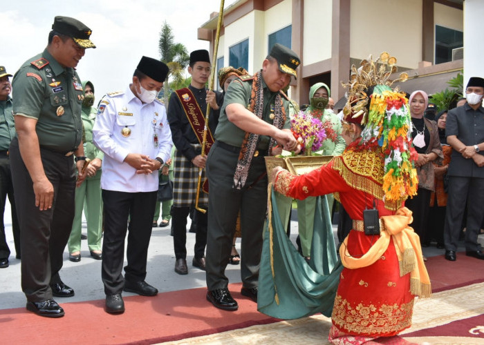 Tiba Di Jambi, Pangdam II/Sriwijaya disambut Danrem 042/Gapu Bersama Forkopimda