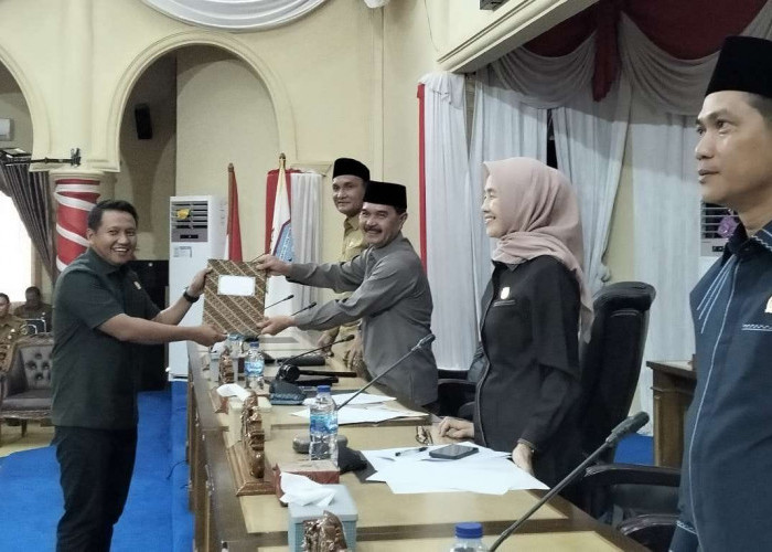 Delapan Fraksi DPRD Sarolangun Sampaikan Pandangan Umum Terhadap Ranperda Perubahan APBD-P 2025