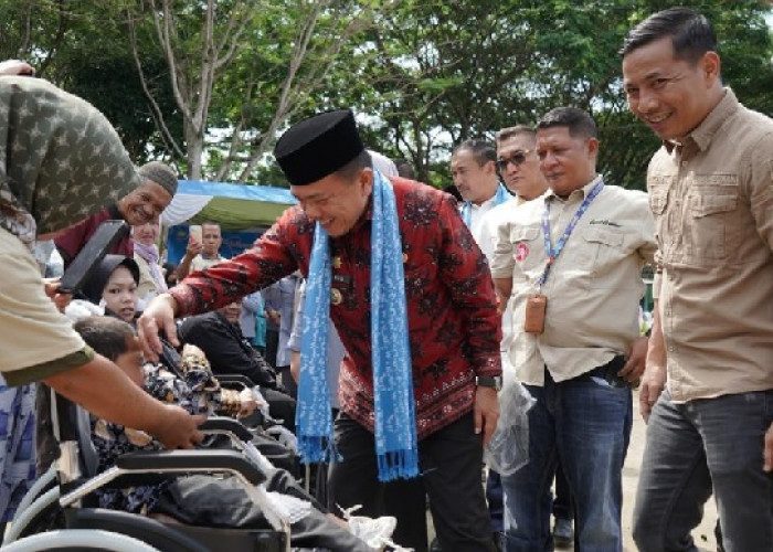 Gubernur Al Haris Serahkan Dumisake Pendidikan di Kerinci dan Sungai Penuh