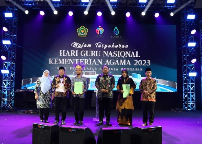 Momen Hari Guru Nasional 2023, Menag Serahkan 98.972 SK Inpassing